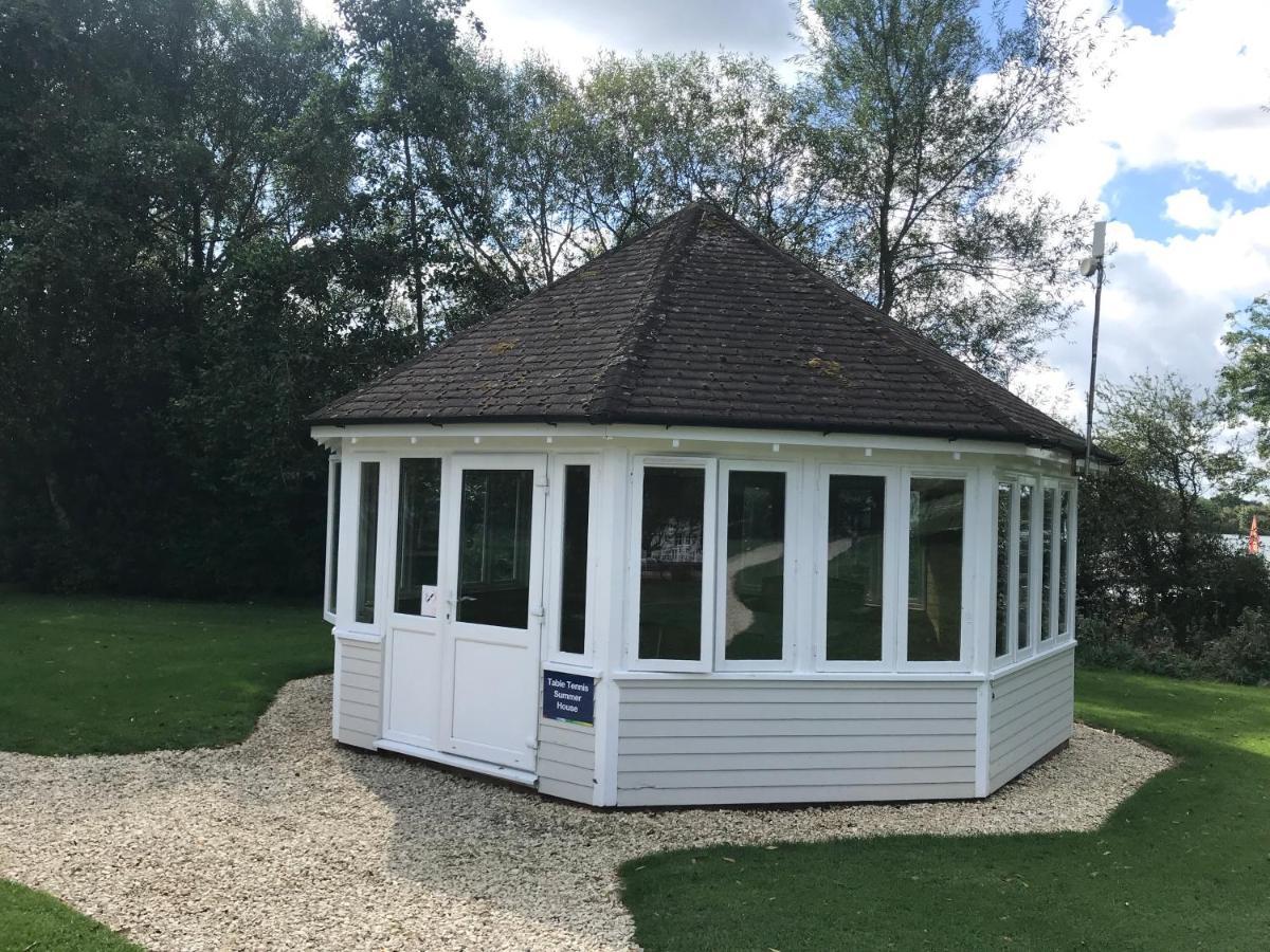 Liming Lodge - Lakeside Home In The Cotswolds Саут-Керни Экстерьер фото